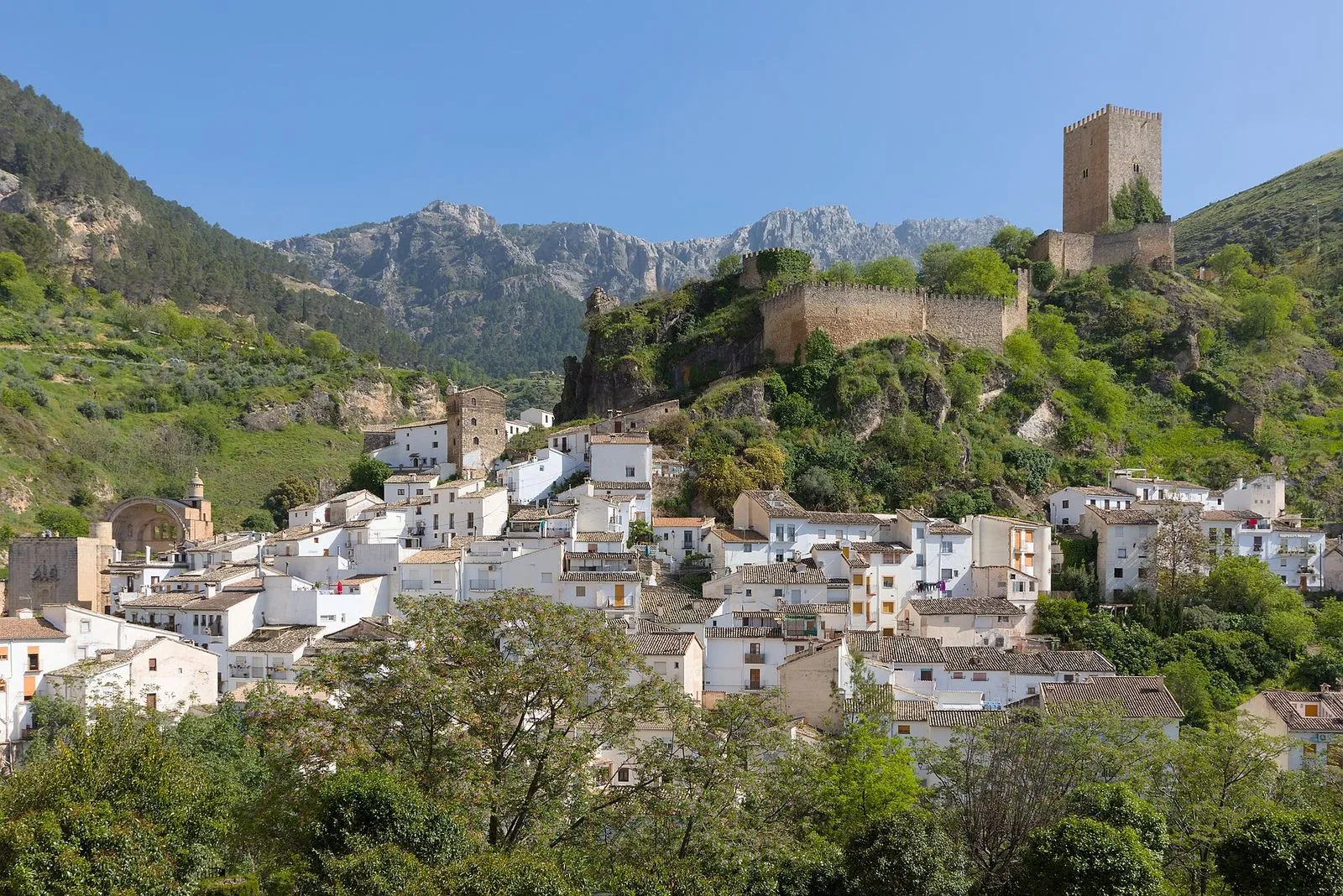 The town of Cazorla below its castle and the mountains of the Sierra de Cazorla