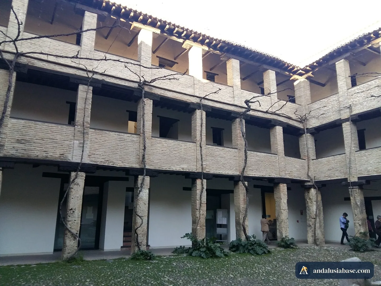 O pátio do Corral del Carbón com os seus três pisos de galerias