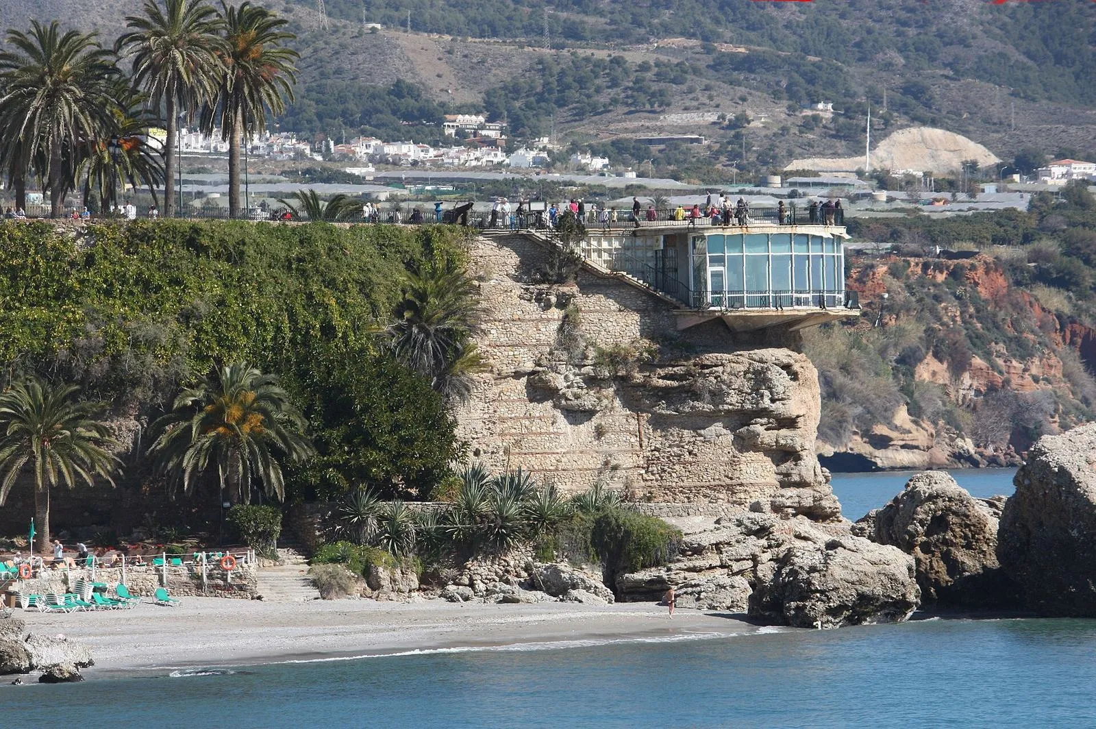 O miradouro do Balcón de Europa em Nerja, um promontório sobre o Mediterrâneo