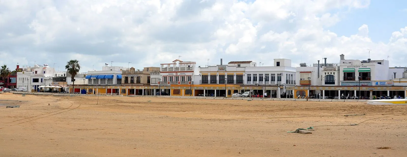 The row of seafood restaurants facing the beach at Bajo de Guía in Sanlúcar de Barrameda